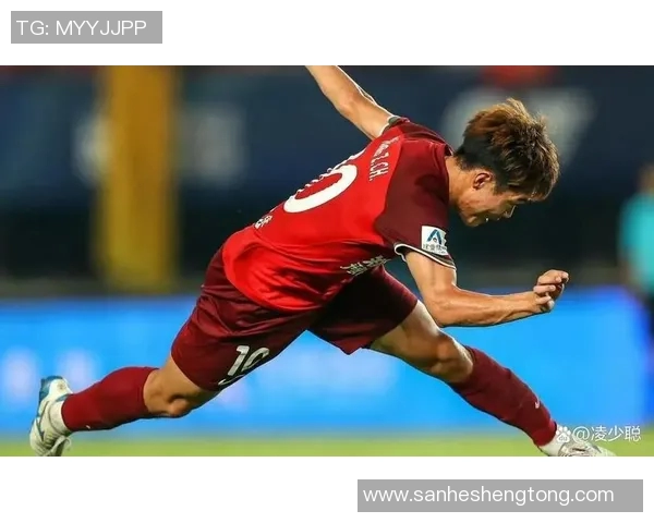 朋友圈背景中的足球明星魅力与风采的完美展现