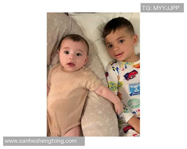 足球明星C罗儿子成长瞬间精彩图片分享与家庭生活点滴回顾